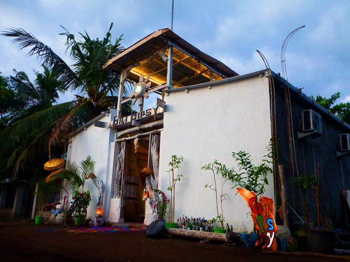 Gipsy Backpackers Hostel Gili Trawangan Exterior photo
