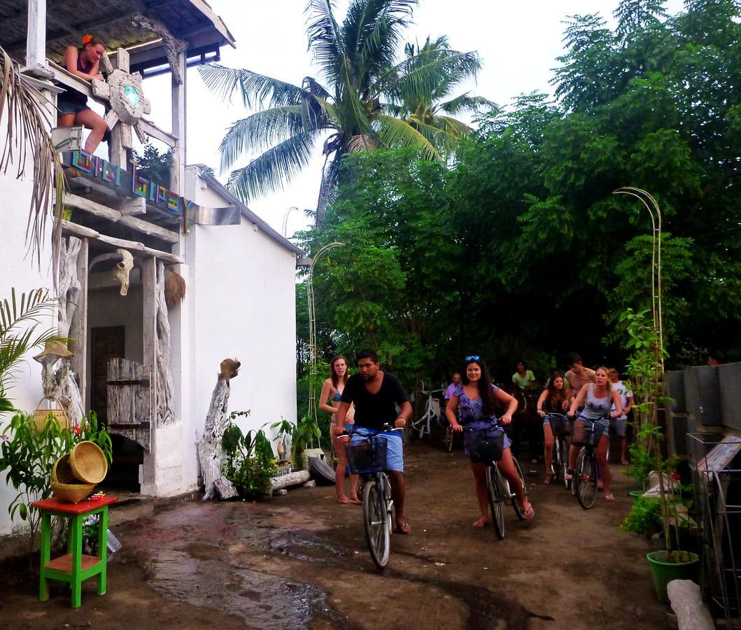 Gipsy Backpackers Hostel Gili Trawangan Exterior photo