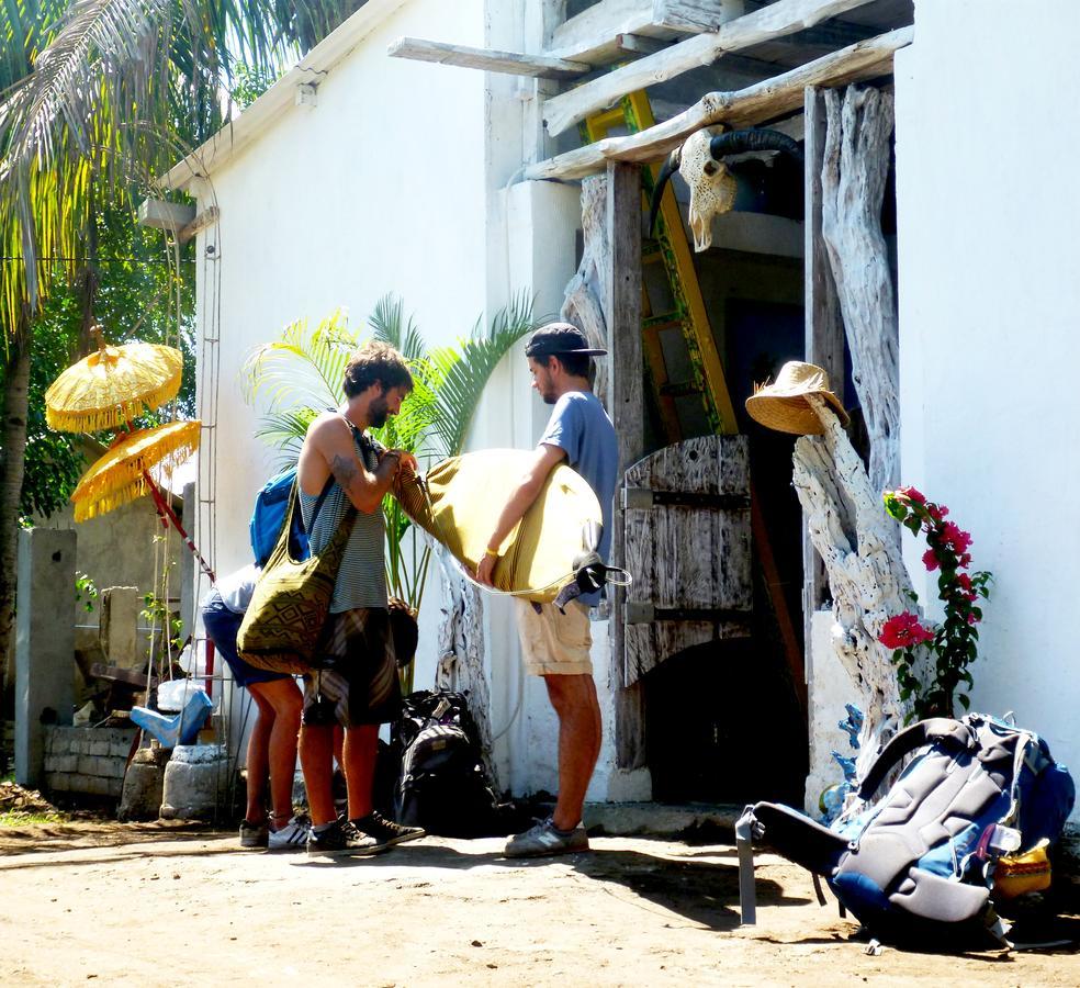 Gipsy Backpackers Hostel Gili Trawangan Exterior photo