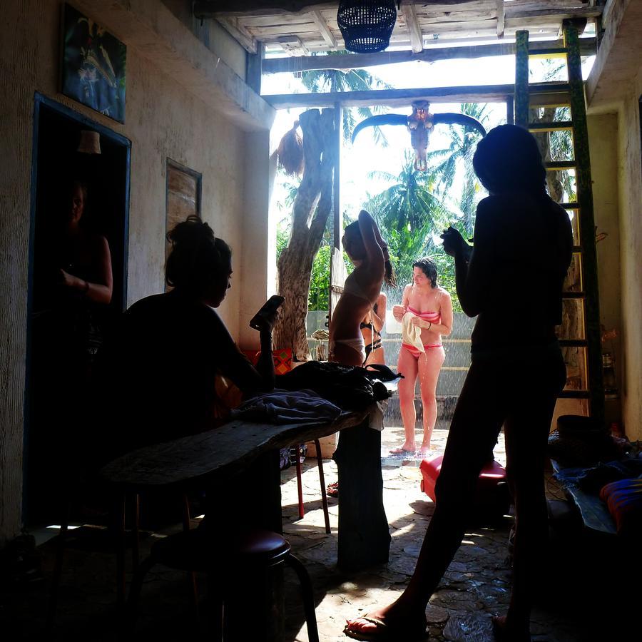 Gipsy Backpackers Hostel Gili Trawangan Exterior photo