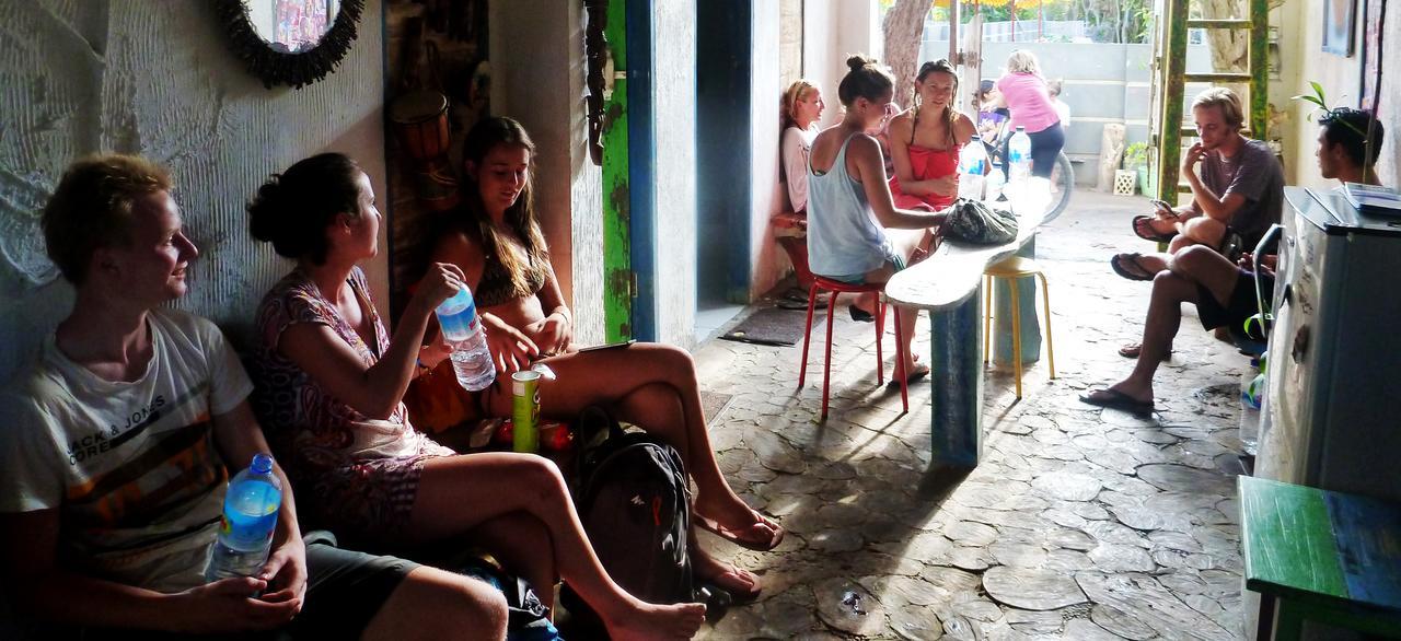 Gipsy Backpackers Hostel Gili Trawangan Exterior photo