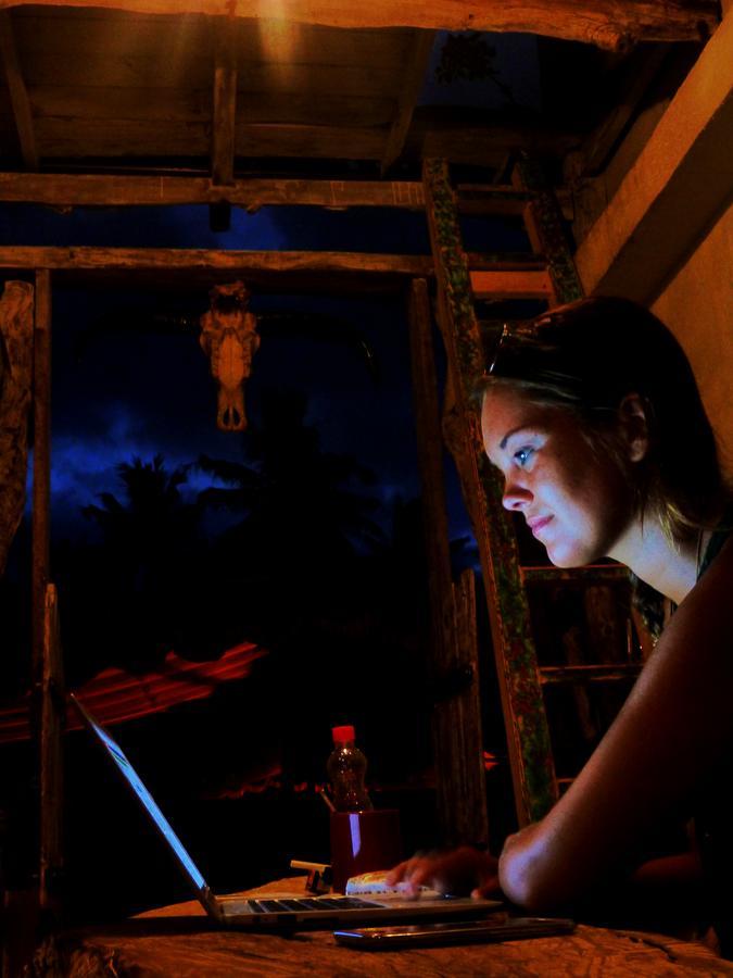 Gipsy Backpackers Hostel Gili Trawangan Exterior photo