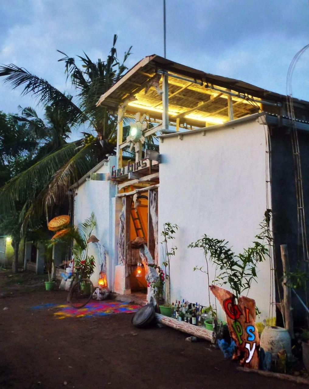Gipsy Backpackers Hostel Gili Trawangan Exterior photo